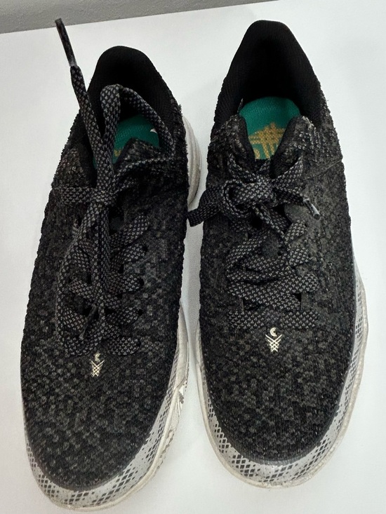 Crossover Culture Other - Youth Black Knit Lace-Up Sneakers with White Sole Gold Detailing Unisex Size 5
